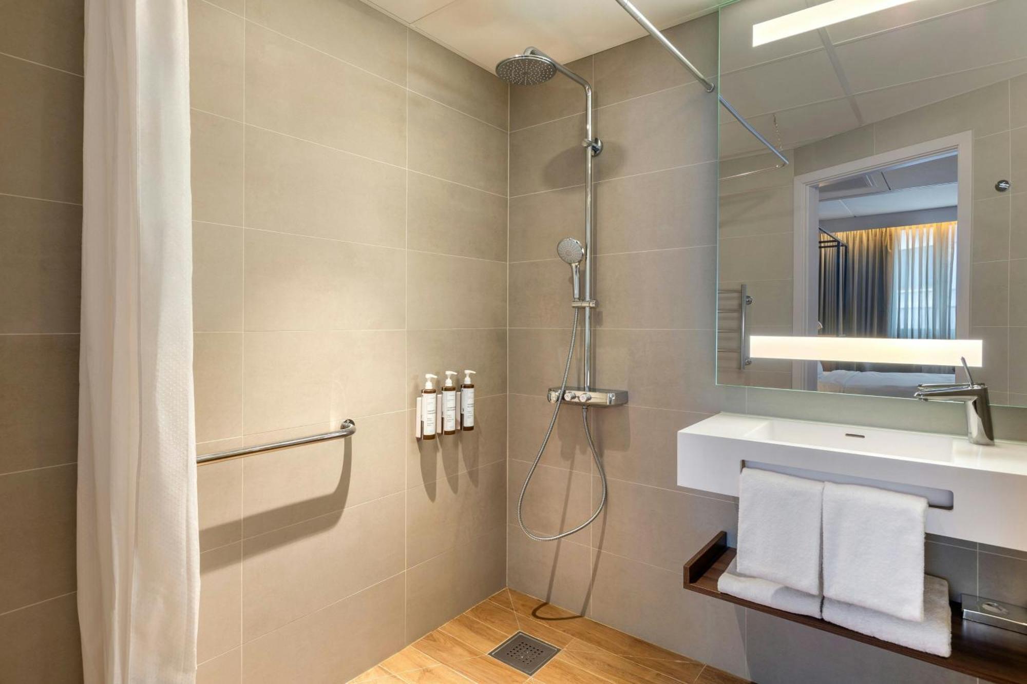 Ac Hotel By Marriott Stockholm Ulriksdal Солна Экстерьер фото